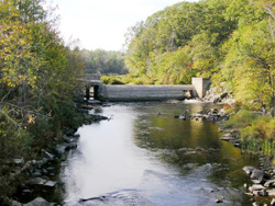 Headtide Dam. Click to enlarge [220 Kb]. Photo by Eli Asarian. 